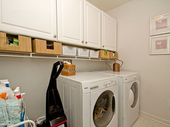 4th image of 270 Andover Dr