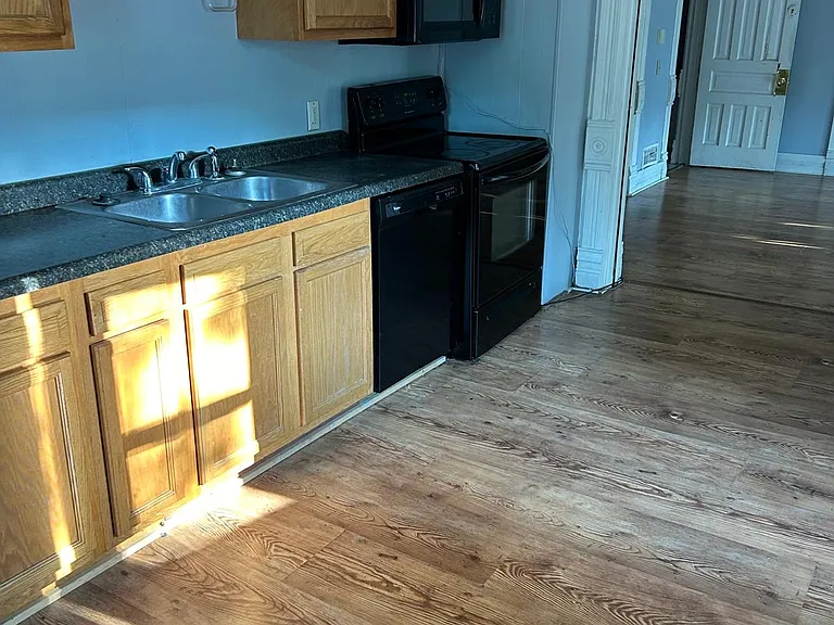 376 W Sanborn St #1 — Photo 3