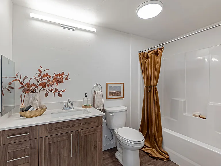 Black Feather Apartments — Photo 4