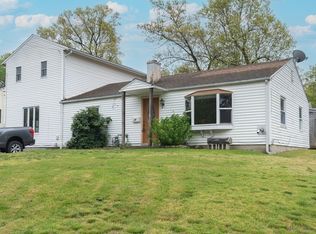 37 Harvey St, Chicopee, MA 01020