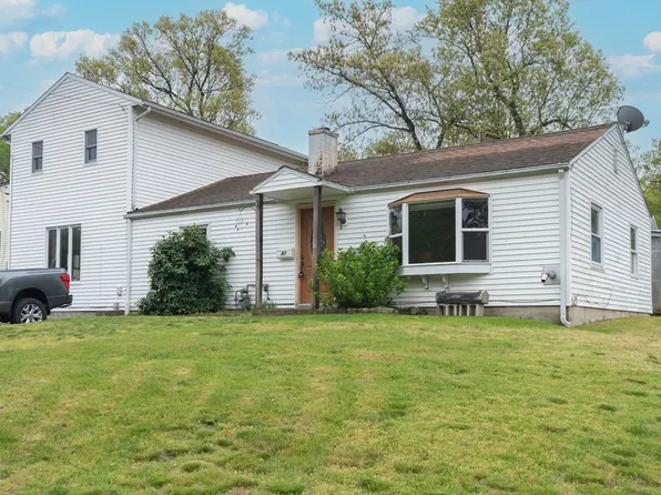 37 Harvey St, Chicopee, MA 01020