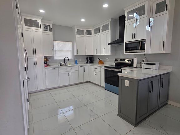 2nd image of 5116 Plasencia Ln