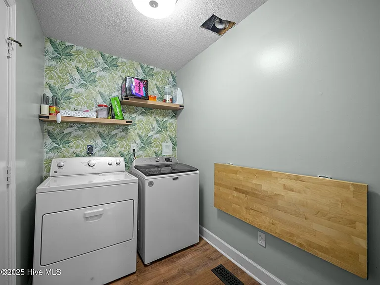 939 Eton Dr — Photo 32