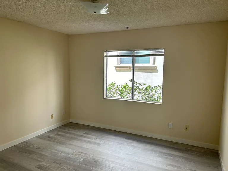 1924 Pelham Ave #201 — Photo 7