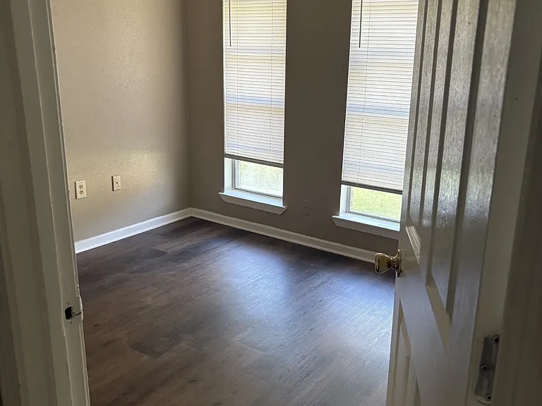 407 W Stevens Cir — Photo 6