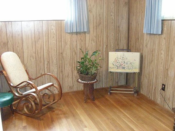 Cozy family/den/4th bedroom