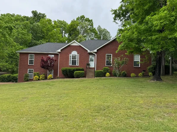 111 Terry Ln, Cottontown, TN 37048