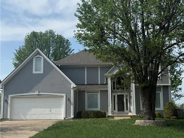 1116 SW Crossing Dr, Lees Summit, MO 64081