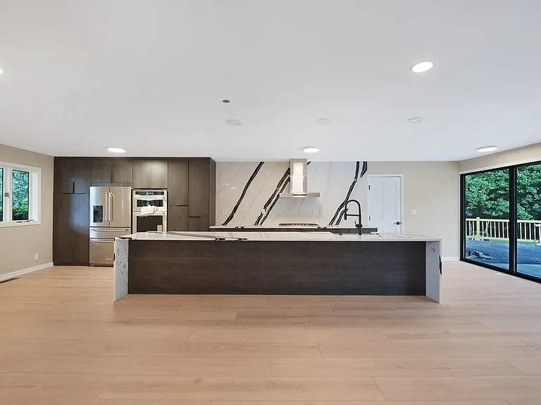 11110 S Highland Dr — Photo 5