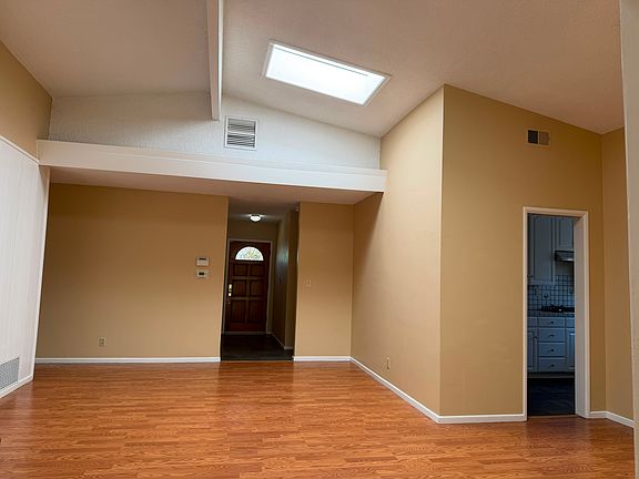 3rd image of 6903 Lasaine Ave