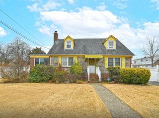 520 Waldorf Pl, Uniondale, NY 11553
