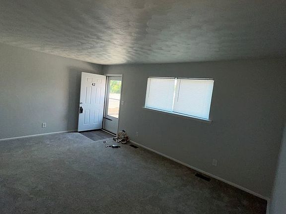 4th image of 1625 W Pembroke Ave #31