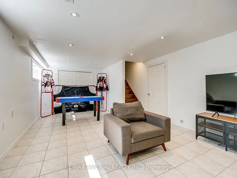 2048 Devon Rd — Photo 33