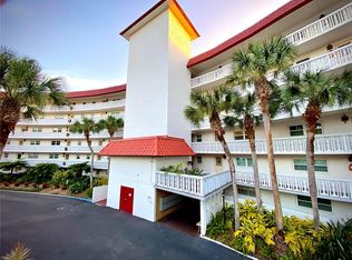 601 N McDonald St APT 208, Mount Dora, FL 32757