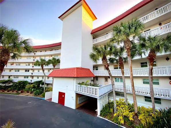 601 N McDonald St APT 208, Mount Dora, FL 32757