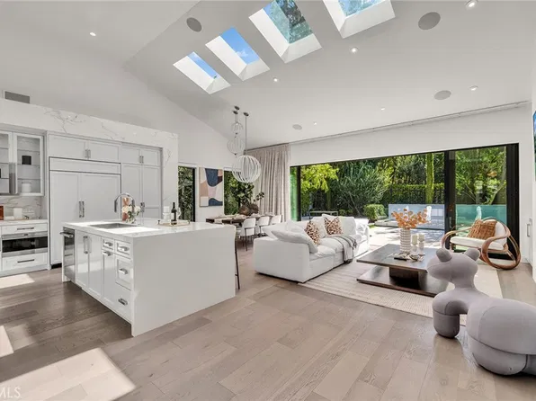 10 Rue Cannes, Newport Beach, CA 92660