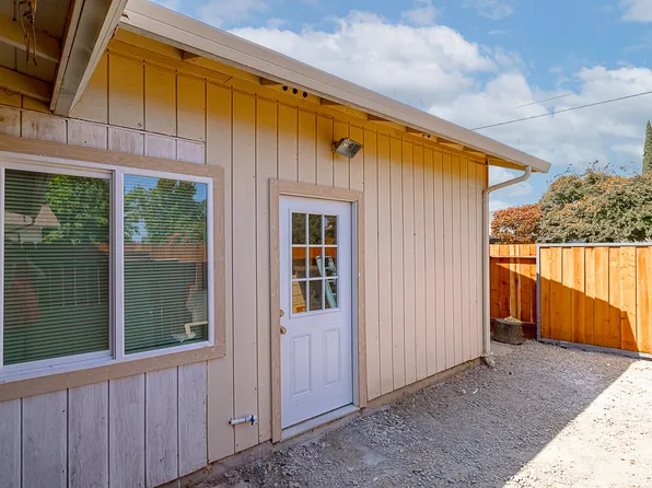 1899 College Ave, Modesto, CA 95350