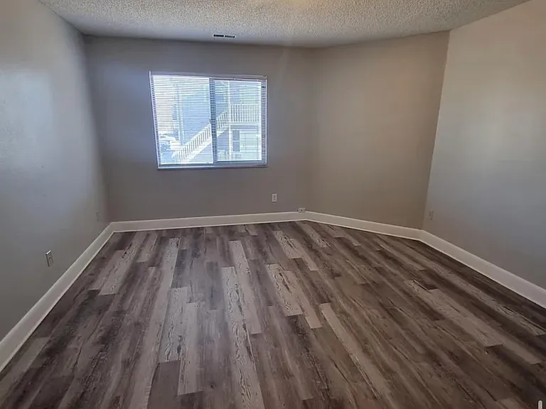 1043 Mazatlan Cir #B — Photo 7