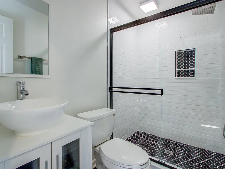4881 Victoria Ave — Photo 22