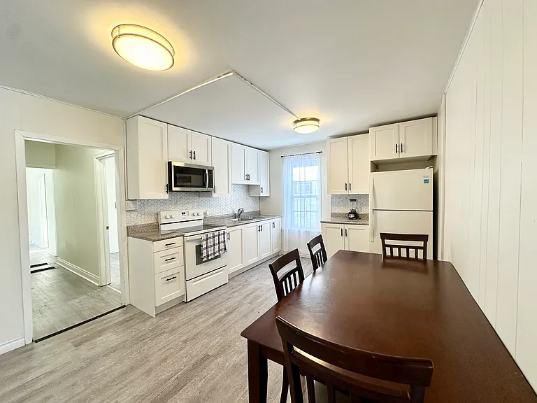 74 Adelaide St S #R6 — Photo 10
