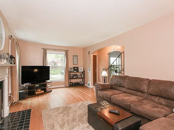 3rd image of 5916 Parkridge Ave