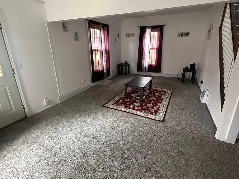 921 Franklin Ave — Photo 6