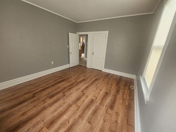 4th image of 50 Underwood St Floor 1