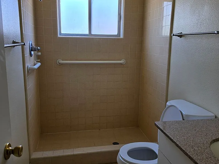 540-570 S Highland Dr — Photo 13