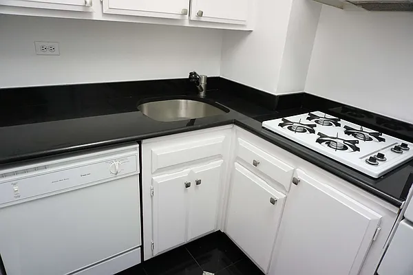 Rented by Manhattan Apartment Organization | media 51