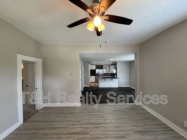604 W 4th St — Photo 5