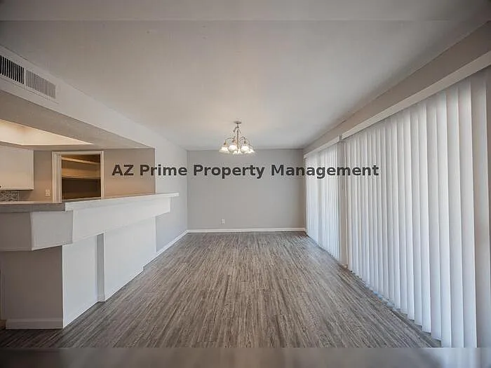 4704 S La Rosa Dr — Photo 9