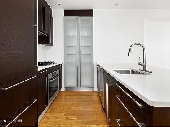 4th image of 464 W 44th St #3I