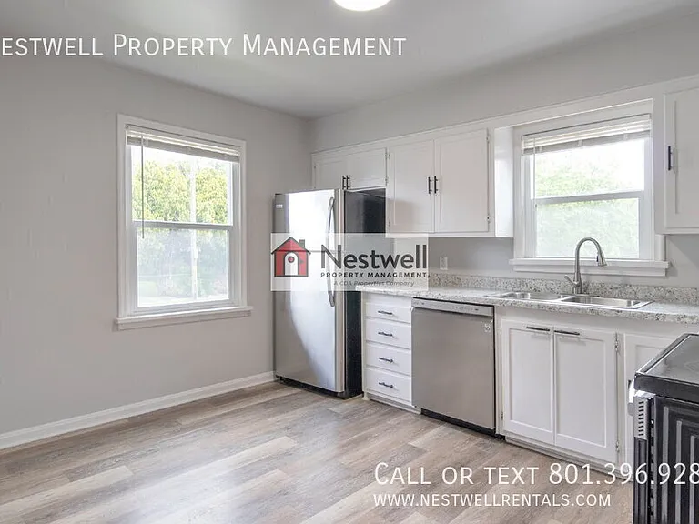 312 E Utopia Ave — Photo 5