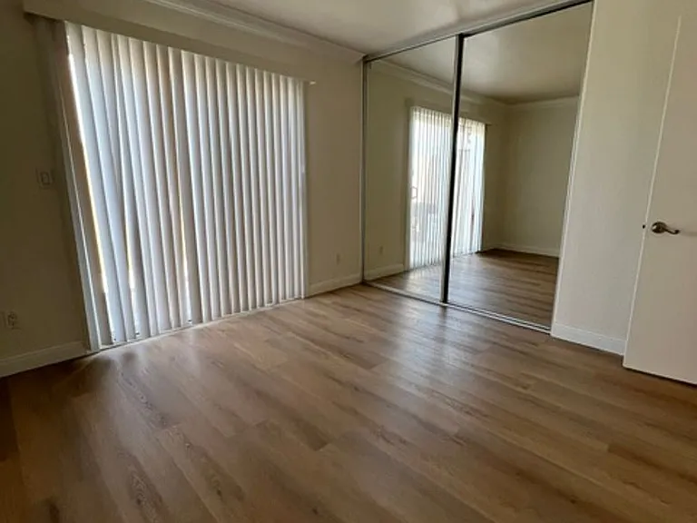 390 N 1st St #9 — Photo 8