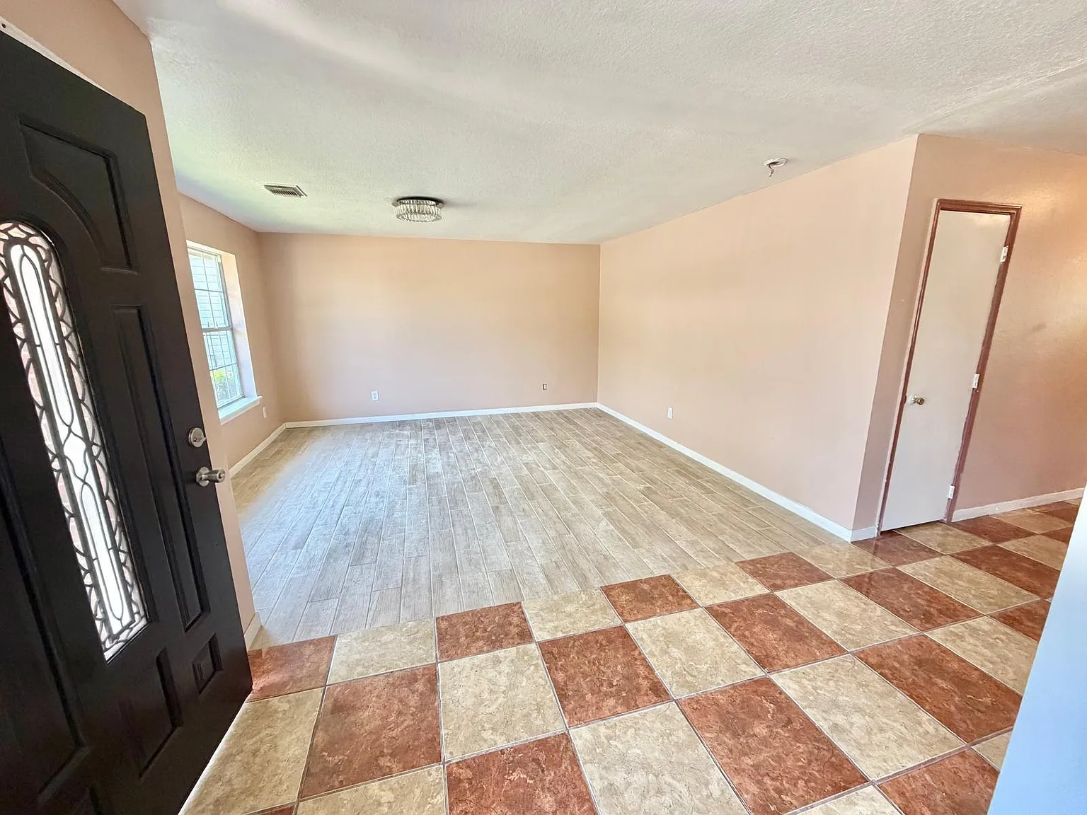 3 bed, 2.0 bath, 2191 sqft, $1,900 — Photo 3