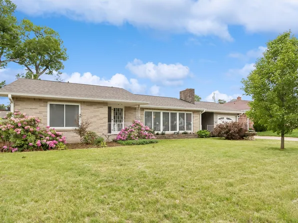 1241 29th St NE, Cedar Rapids, IA 52402