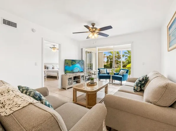 1895 Courtyard Way APT 101, Naples, FL 34112