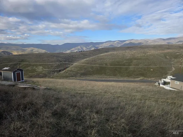 2217 Deer Pointe Dr, Clarkston, WA 99403