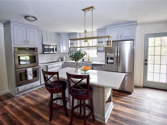 3rd image of 6619 Marmont Cir