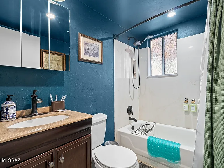 1426 W Delaware St #2 — Photo 8