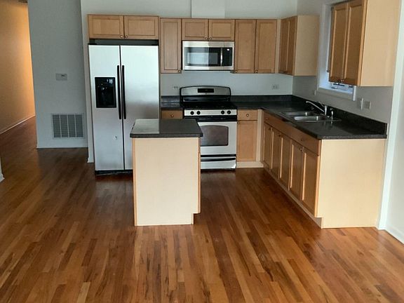 3rd image of 3622 S Hoyne Ave #2