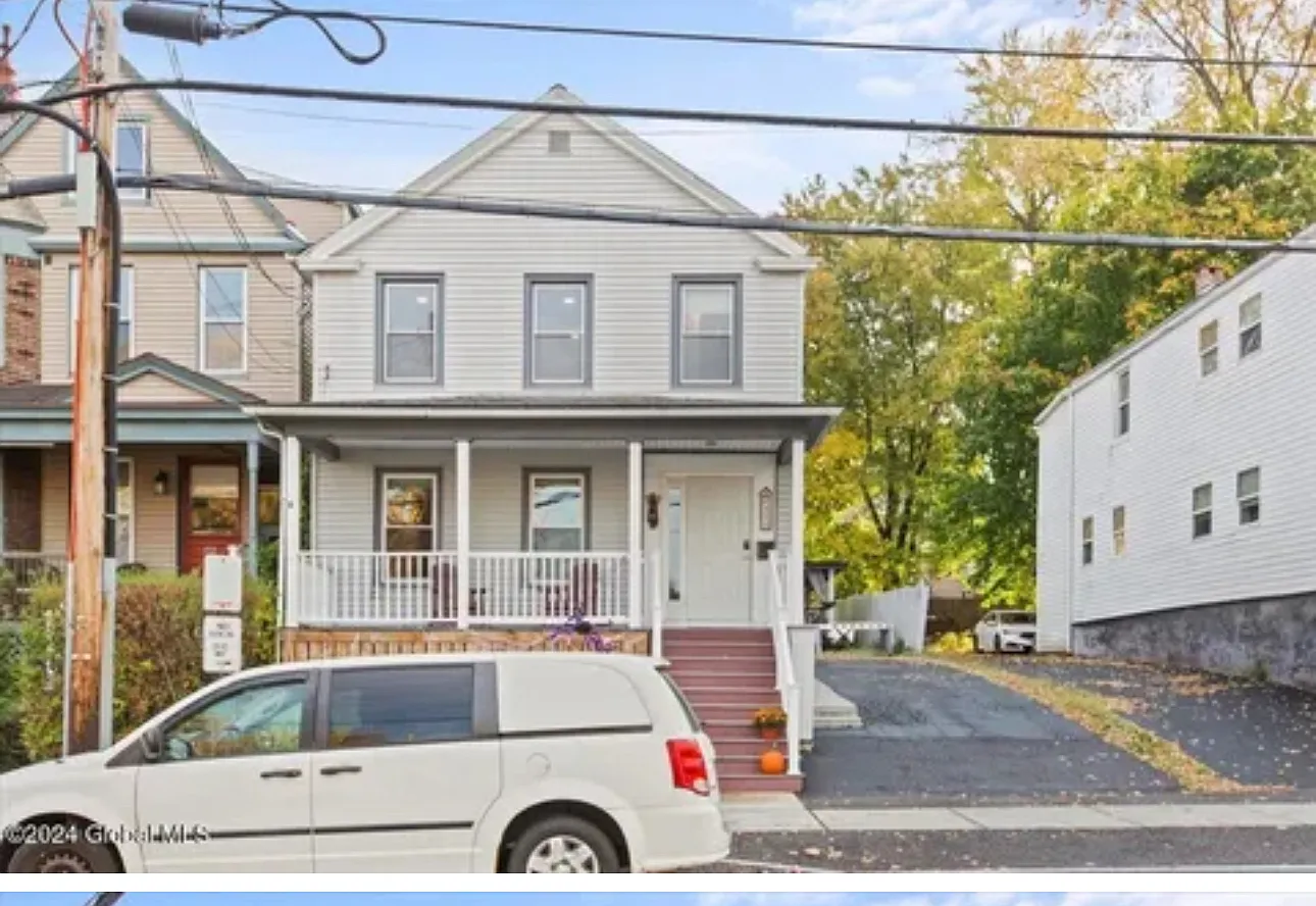 3 bed, 1600 sqft, $1,750 — Photo 1