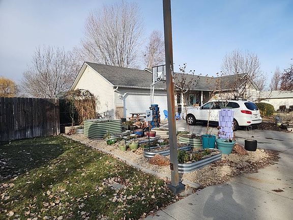 3rd image of 3037 N Valam Ave