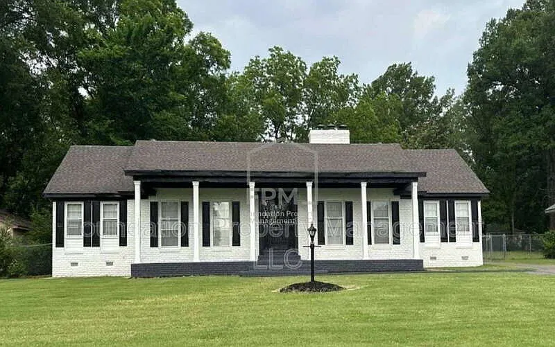4423 Paula Dr