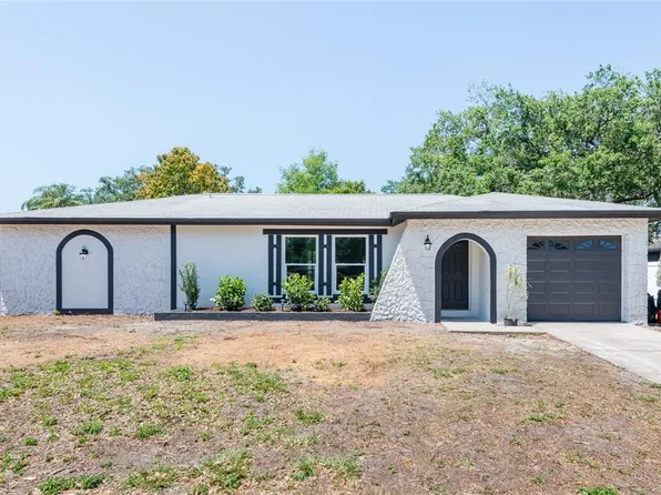 702 Briarcliff Dr, Valrico, FL 33594