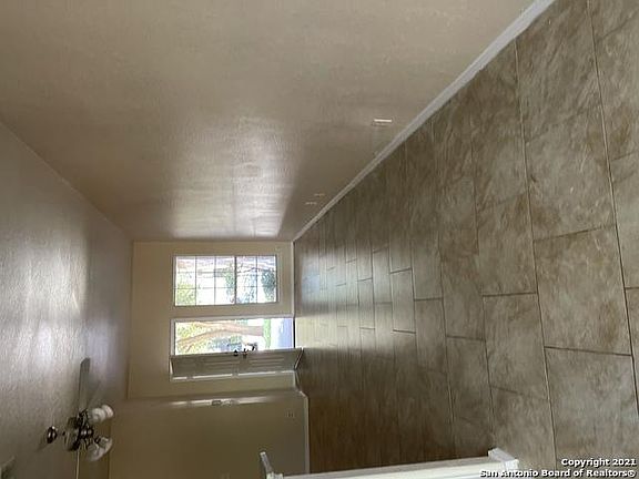 2nd image of 4115 Saint Charles