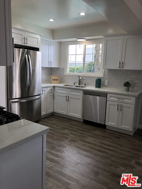 3 bed, 2.0 bath, 1419 sqft, $4,495 — Photo 3