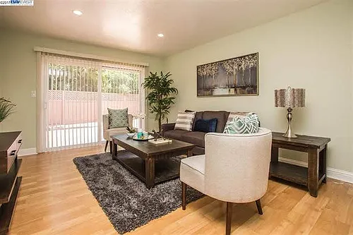 111 Visa Ct Photo 1