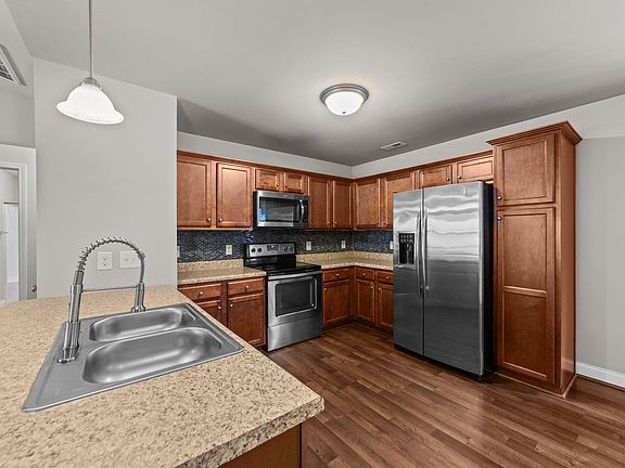 4th image of 288 Barewood Dr