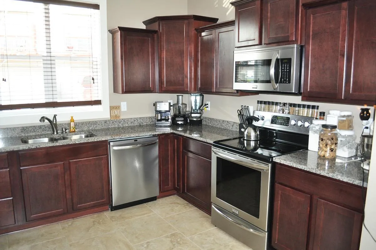3 bed, 2.5 bath, 1434 sqft, $1,795 — Photo 3